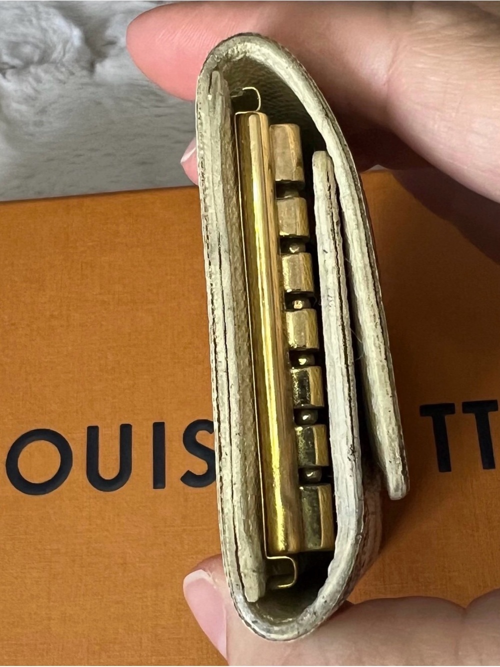 Louis Vuitton Damier Azur Key Holder - Picture 4 of 6